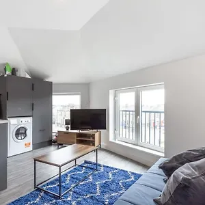 https://lovely-2-bed-apartment-close-to-city-centre.yorkshirehotels.net